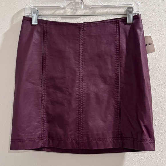 Free People NWT Size 6 Wine Modern Femme Faux Leather Mini Skirt Boho Festival - Picture 1 of 6